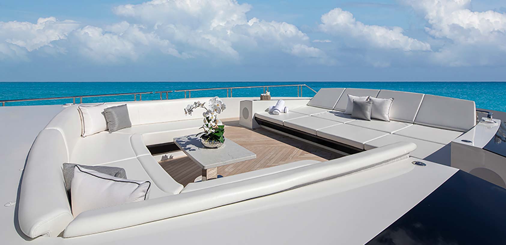 Yacht ZIGGY, Ocean Alexander 35R CHARTERWORLD Luxury Superyacht Charters